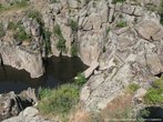 Обратите внимание на большой камень, лежащий в воде. Это место в каньоне называется Тещин язык.