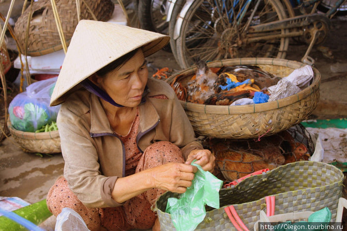Торговля идёт полным ходом Хойан, Вьетнам