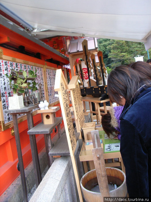 Камни любви и места исполнения желаний Киото, Япония