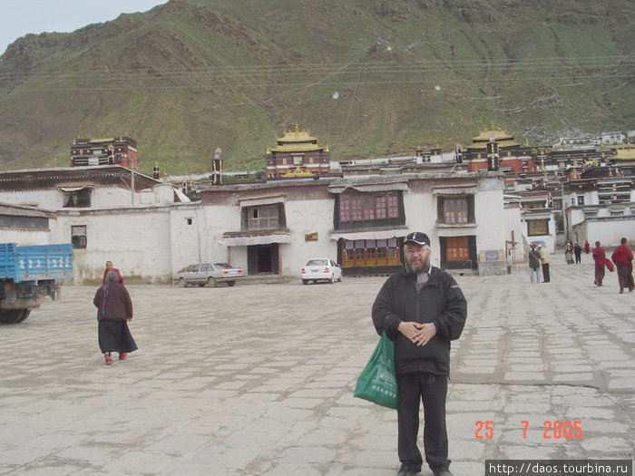 Ташилунпо - великий монастырь и дворец Панчен-ламы