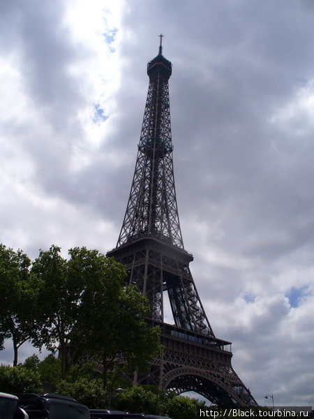 Эйфелева башня снизу Париж, Франция
