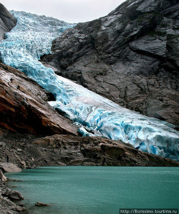 Ледники Норвегии постепенно отступают. За последние 70 лет этот ледяной змей отступил почти на 1.5км...