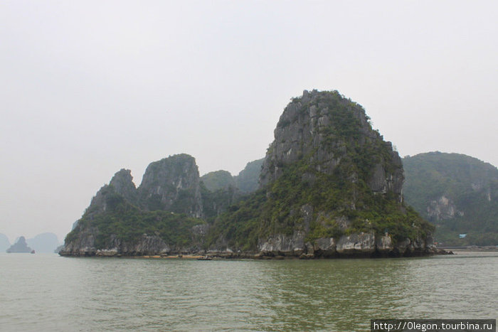 Каждая скала и остров имеют своё название, все запомнить невозможно Халонг бухта, Вьетнам