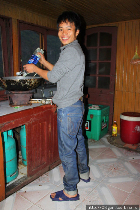 Повар готовит поесть Халонг бухта, Вьетнам