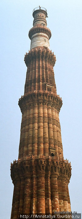 Кутб-Минар. 72-метровая башня Дели, Индия