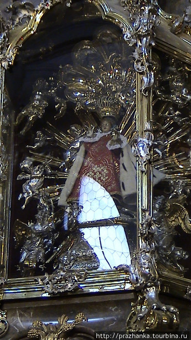 Пражский Иезулатко — чудодейственное и самое  почитаемое изображение маленького Христа в католическом мире, подаренное Чехии испанцами в 1628 г. Прага, Чехия
