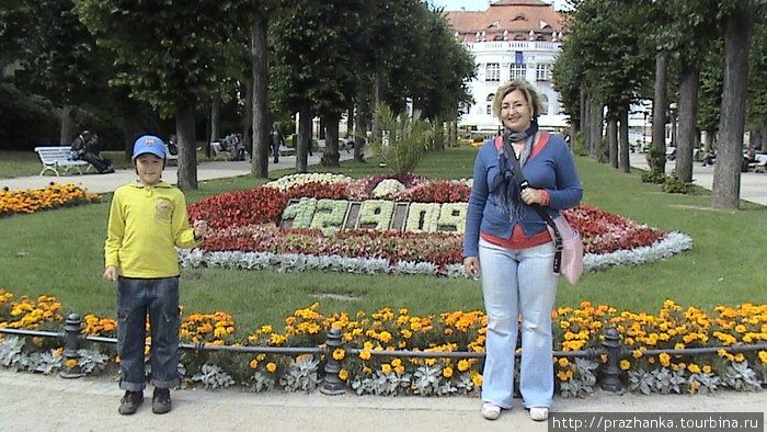 Карловы Вары, знаменитый цветочный календарь! Прага, Чехия