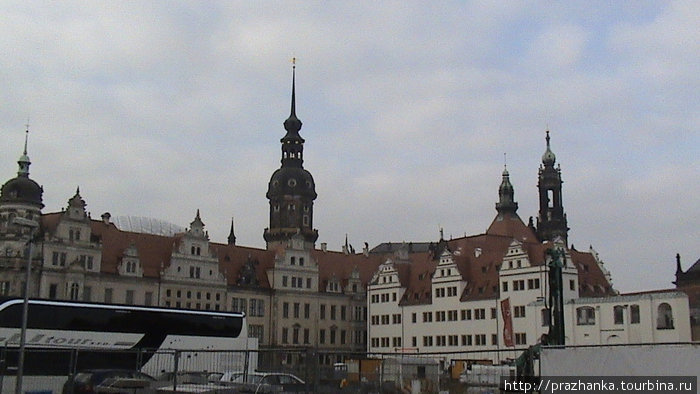 Дрезден — вид на Дворец-резиденцию саксонских курфюрстов и королей! Прага, Чехия