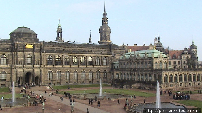 Вид на Картинную галерею с Дворцового вала... Прага, Чехия
