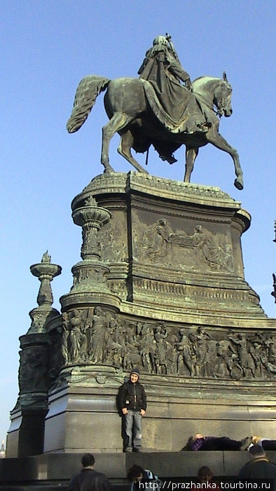 Памятник  Иоганну Саксонскому! Прага, Чехия