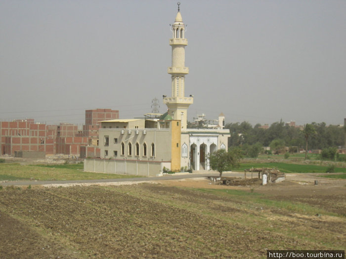 мечеть на окраине района Гиза, Египет
