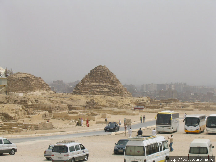 а это — тоже пирамиды Гиза, Египет
