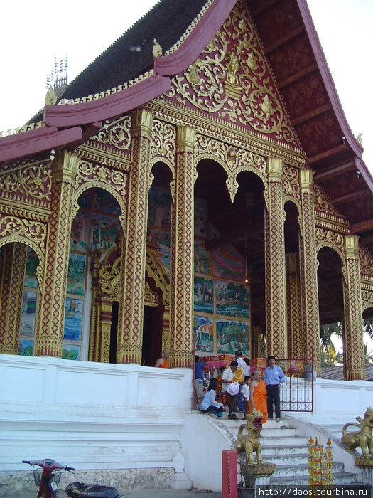 Праздник в монастыре Ват-Манолом Луанг-Прабанг, Лаос