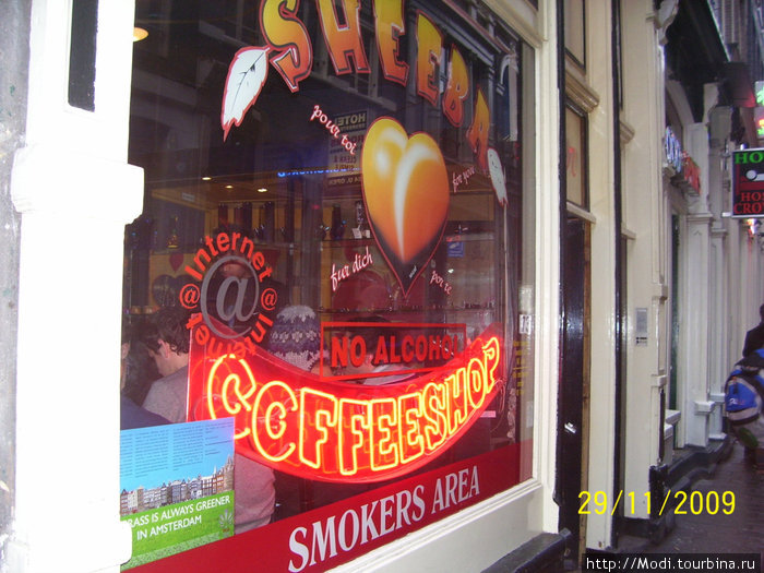 Кафе -шоп — можно курнуть легкой наркоты, или съесть что-нибудь легкого, или выпить... Амстердам, Нидерланды