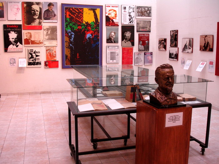 Музей знакомит с его персональными вещами и подлинными документами, воссоздает обстоятельства и хронологию последних минут жизни этого неистового революционера. Мехико, Мексика