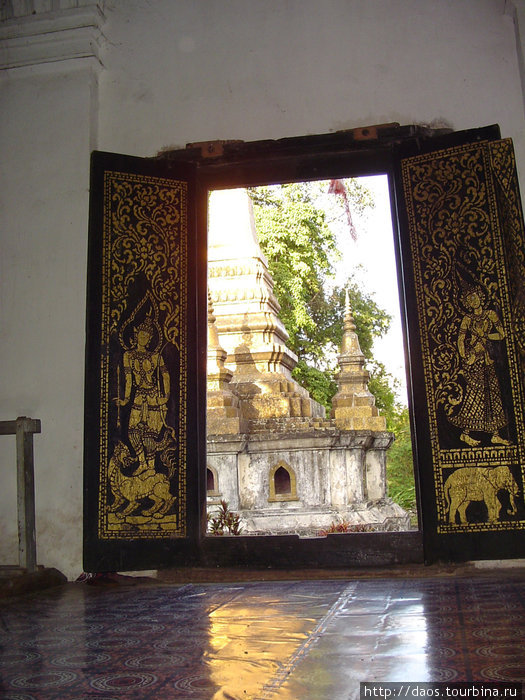 Храм Ват Тат Луанг Луанг-Прабанг, Лаос