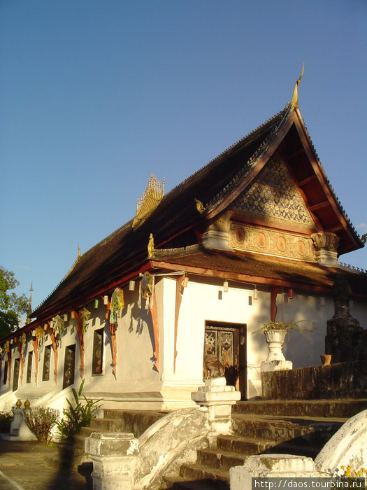 Храм Ват Тат Луанг Луанг-Прабанг, Лаос