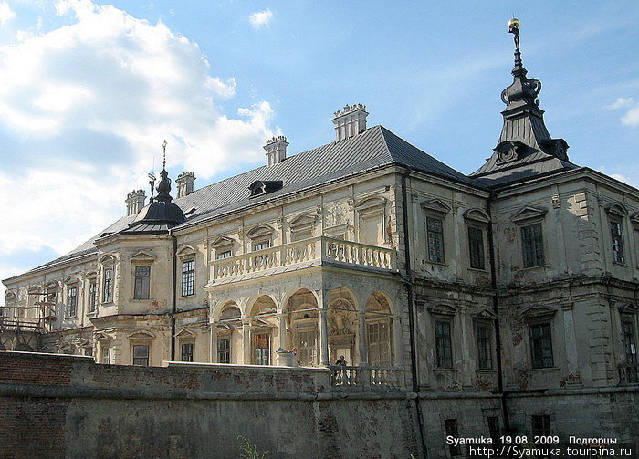 Стены самого богатого на то время замка Западной Европы украшали полотна Рембрандта, Ван Дейка и других прославленных мастеров.
