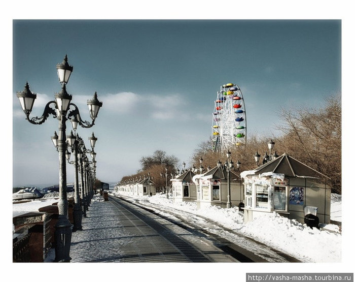 Набережная зимой совершенно пустая. Редкие гости бывают в солнечный денек. Владивосток, Россия