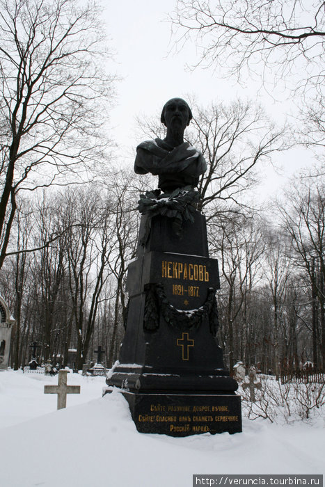 Памятник на могиле поэта Некрасова. Санкт-Петербург, Россия