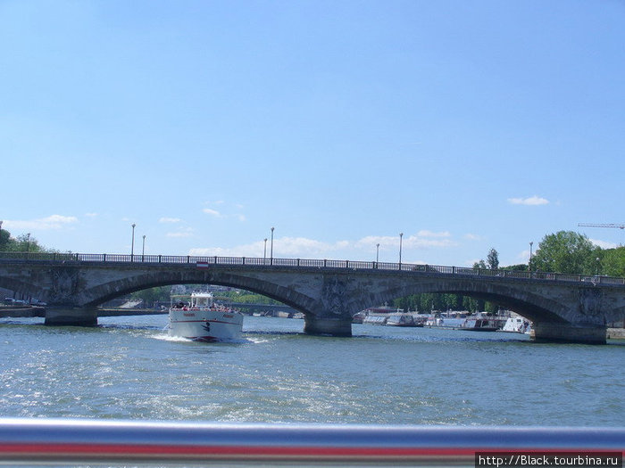 Мост Инвалидов, потому что недалеко от Дома Инвалидов Париж, Франция