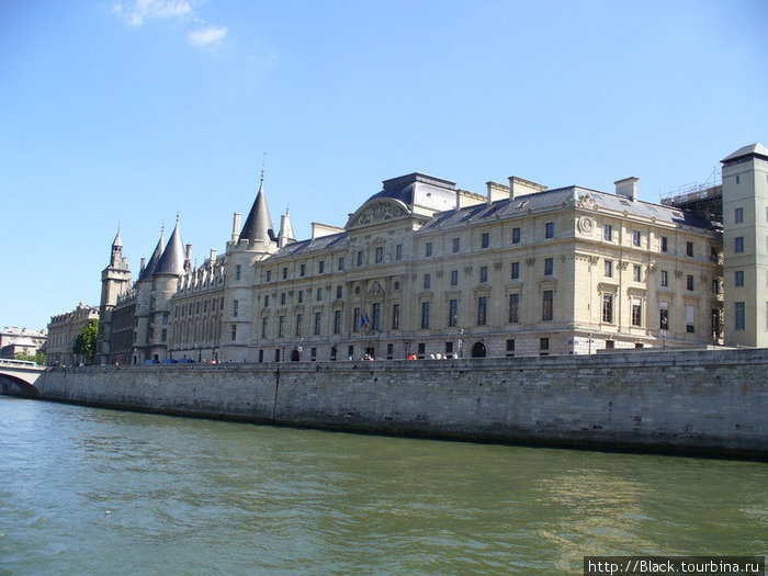 Консьержери — бывший королевский замок и тюрьма Париж, Франция