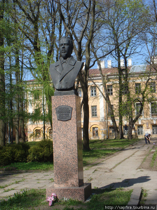 Попов Александр Степанович 1859-1906 изобретатель радио и здесь есть музей его научных работ. Кронштадт, Россия