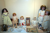 Кукольное производство возникло в начале 19 века в Германии. На фабрике Ф. Мюллера изготавливали полые изнутри куклы из папье-маше.