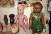 Первая пластмасса появилась в кукольной промышленности в конце 19 века, благодаря американским братьям Хайт.
