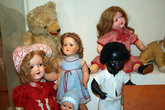 Многие игрушки являются семейными реликвиями, подаренными музею.