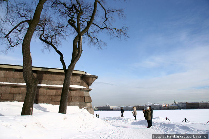 Петропавловка в погожий денек Санкт-Петербург, Россия