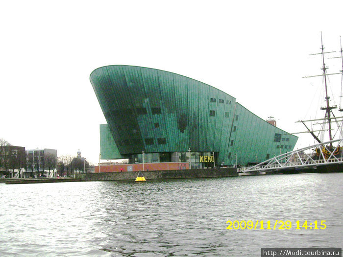 морской музей — в виде коробля Амстердам, Нидерланды