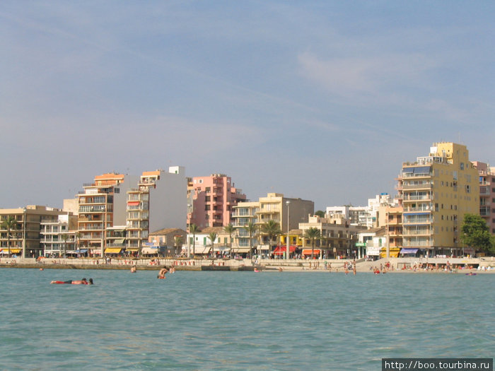 район в основном застроен отелями Эль-Аренал, остров Майорка, Испания