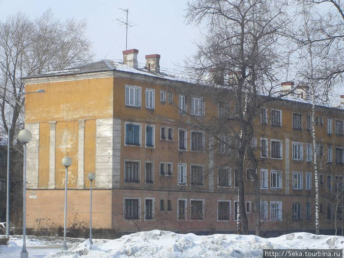 На многих домах можно увидеть вот такие плоские псевдоколонны Новокузнецк, Россия