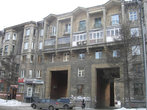 Дом с двумя арками на улице Суворова