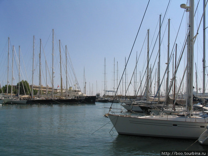 яхты ждут своего часа Пальма-де-Майорка, остров Майорка, Испания