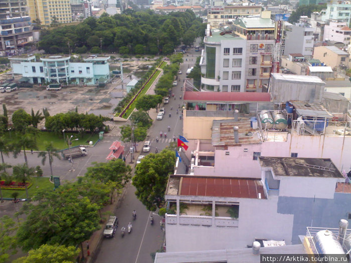 Крыши Сайгона после дождя. (Хошимин, вид из окна отеля) Дананг, Вьетнам