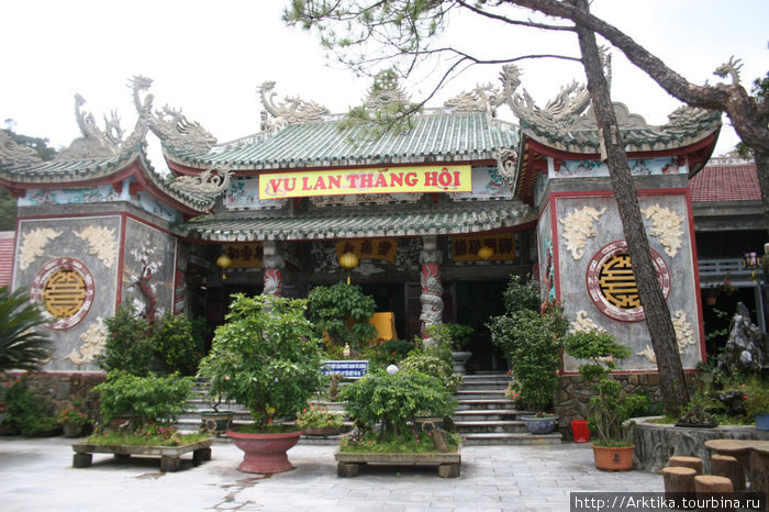 Пагода на горе Ба-На. Дананг, Вьетнам