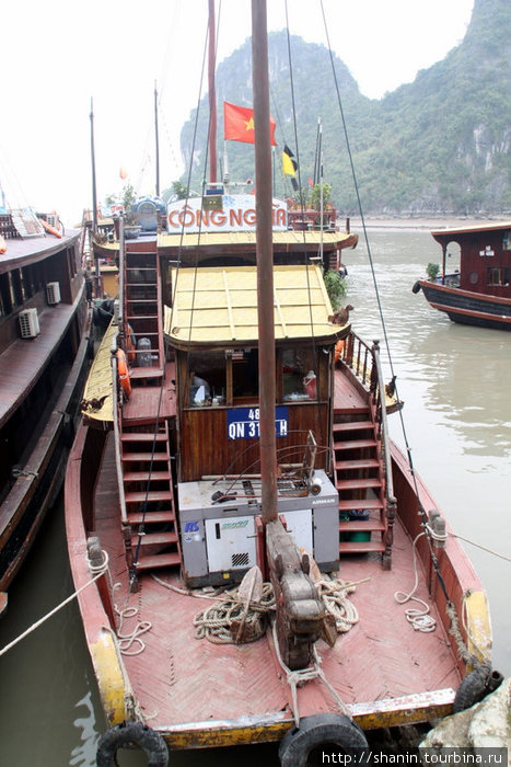 Посадка на судно Халонг бухта, Вьетнам