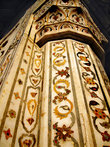 Стены комнат Мусамман-Бурдж покрытые инкрустацией из драгоценных камней.