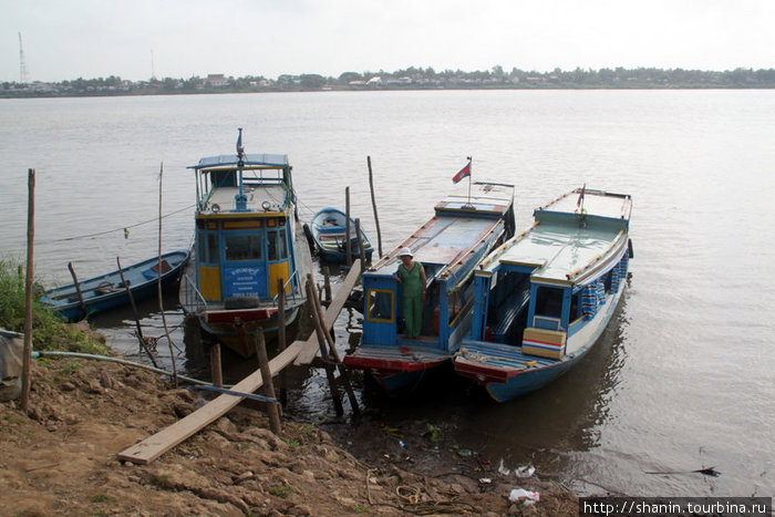 Лодки у причала Дельта реки Меконг, Вьетнам