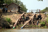 Две трубы качают воду из Меконга