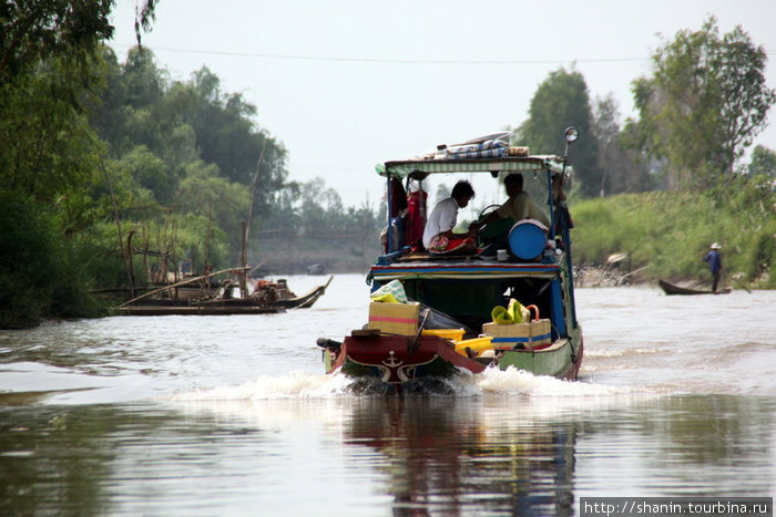 Вдогонку за двухэтажной лодкой Дельта реки Меконг, Вьетнам