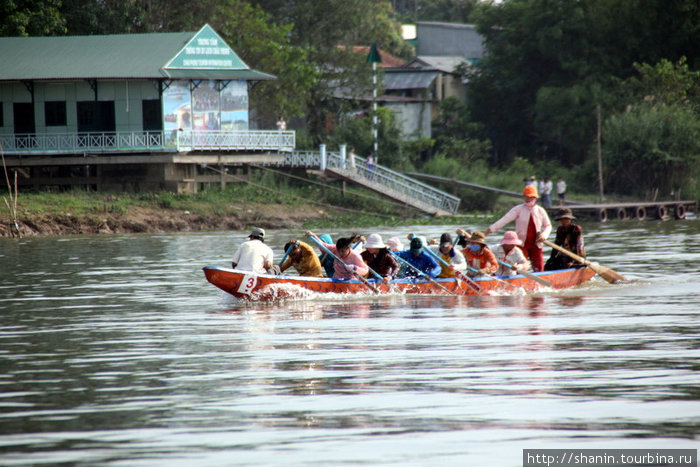 Гребцы — очень куда-то торопятся Дельта реки Меконг, Вьетнам