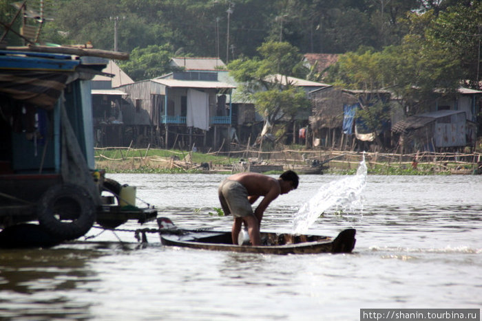Лодка чуть не тонет, срочно спасать! Дельта реки Меконг, Вьетнам