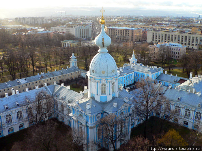 Вид на квартал со Смольного собора. Санкт-Петербург, Россия