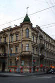 В романе Бориса Акунина «Азазель» Фандорин, приехав в Петербург, отправляется к своему обожаемому шефу на Катенинскую улицу. Хотя такой улицы  нет, но описание очень похоже на Кирочную.