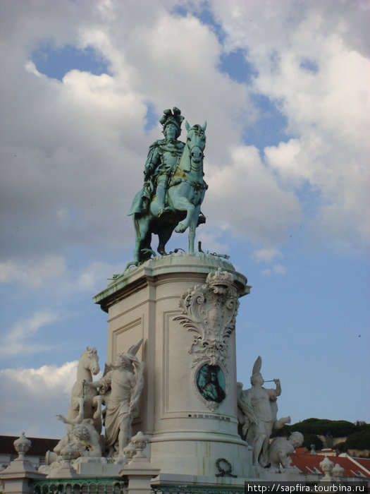 Площадь Праса Маркеш де Помбал   расположена в верхнем конце   и известна также как Ротунда. В центре ее стоит памятник Помбалу, открытый в 1934 году. Лиссабон, Португалия