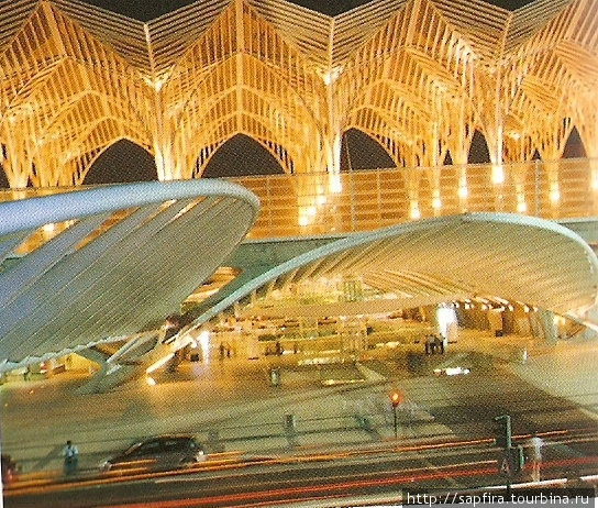 Вокзал Ориенти.К открытию ЭКСПО-98 построен большой транспортный узел-Лиссабонский многофункциональный вокзал GIL(Gare intermodal de Lisboa),который для краткости называют Ориенти. Лиссабон, Португалия