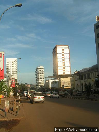 В солнечных лучах всё выглядит по-другому Кампала, Уганда